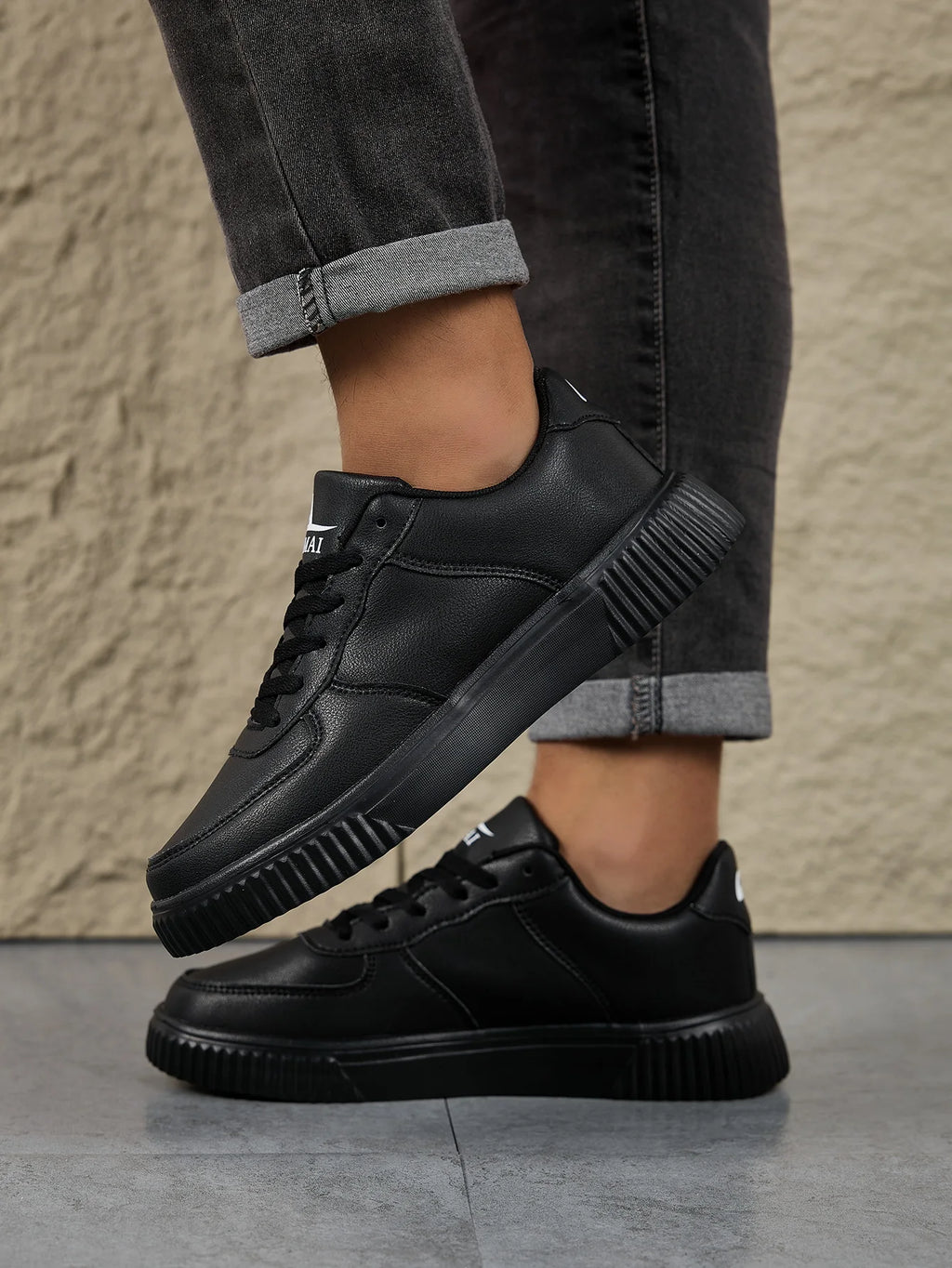 Fashion Leather Men White Sneakers Breathable Comfort Classic Casual