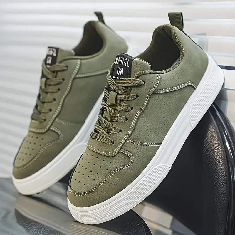 1 pair Sports Casual Skateboarding Shoes Comfortable and Fashionable,