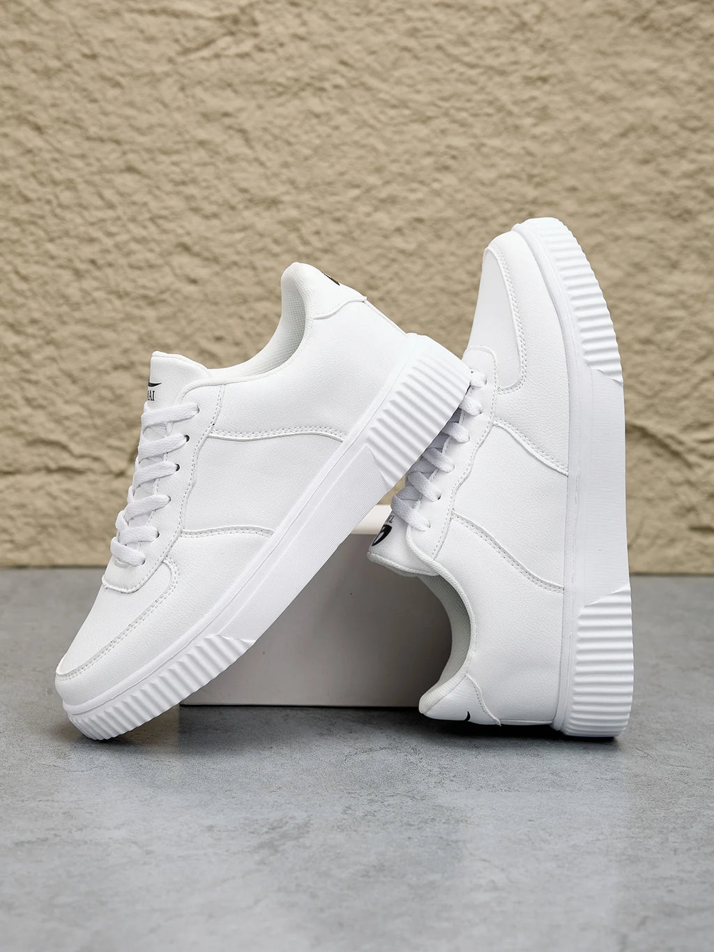 Fashion Leather Men White Sneakers Breathable Comfort Classic Casual